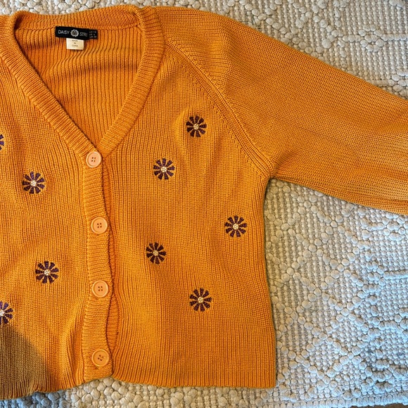 *EUC* Daisy Street - Embroidered Flower Sweater 🌼 - Picture 2 of 3